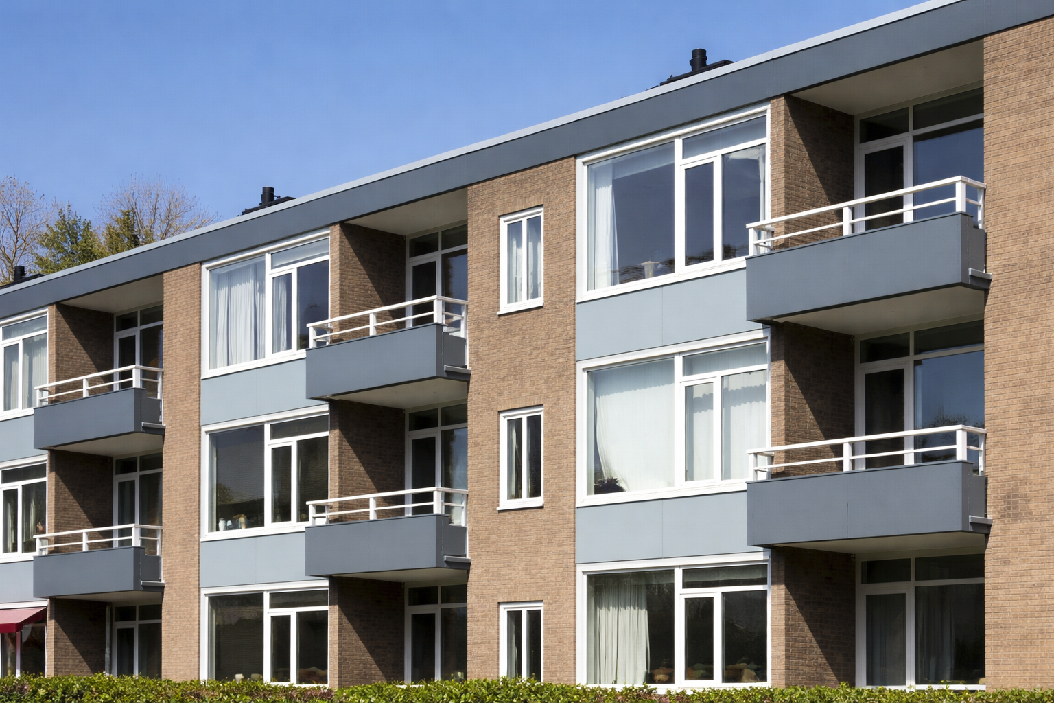 Betonreparaties en kunststof afwerkvloeren bij vijf flats