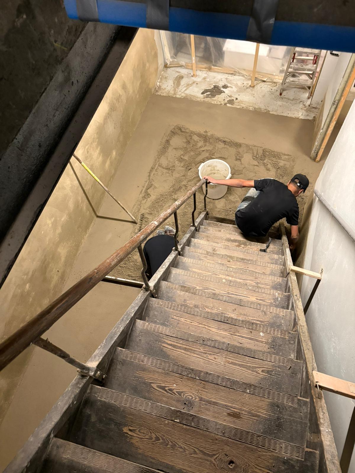 Van een vochtige kelder naar een droge, strak afgewerkte ruimte.